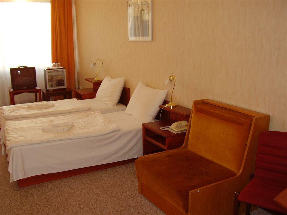 Hotel Έστεργκομ Δωμάτιο φωτογραφία